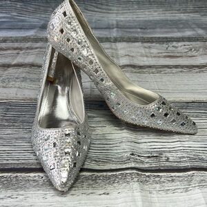OMINE Women’s Pointed Toe Heels – Silver Rhinestone Embellished – Size 7